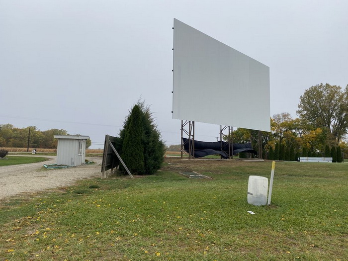 Tiffin Drive-In Theater - New Screen